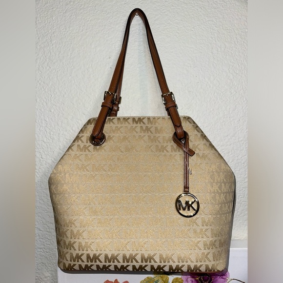 MICHAEL KORS NWT Jet Set Grab Bag Jacquard MK Signature Tote - Picture 12 of 12